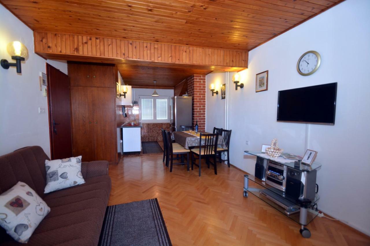 Apartment Mimica-Croatia , Omis , Center Exterior foto